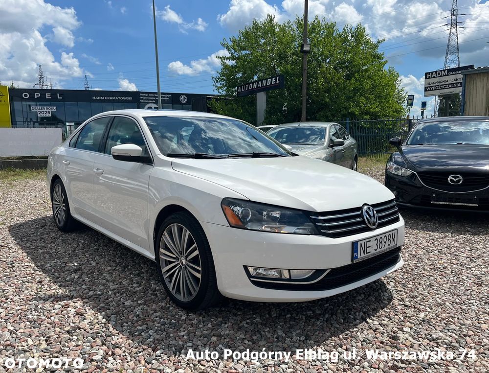 Volkswagen Passat - 1