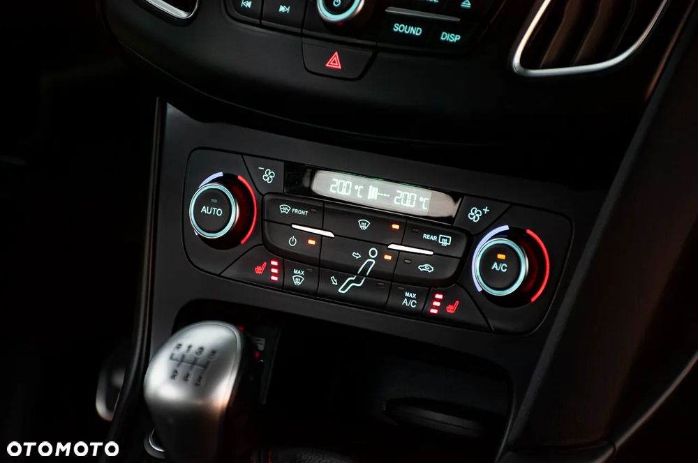 Ford Focus 1.5 EcoBoost ST-Line - 19
