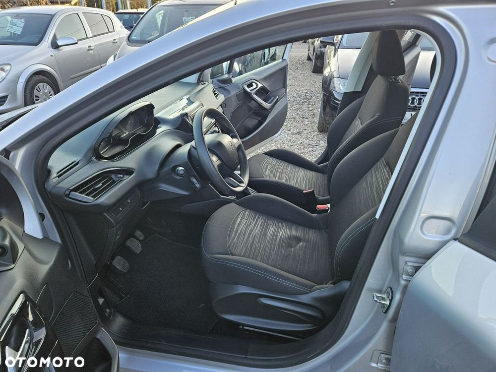Peugeot 208 - 7
