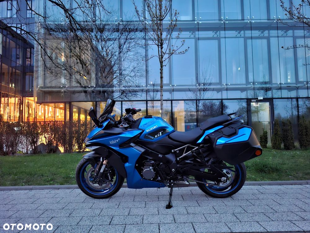 Suzuki GSX - 16