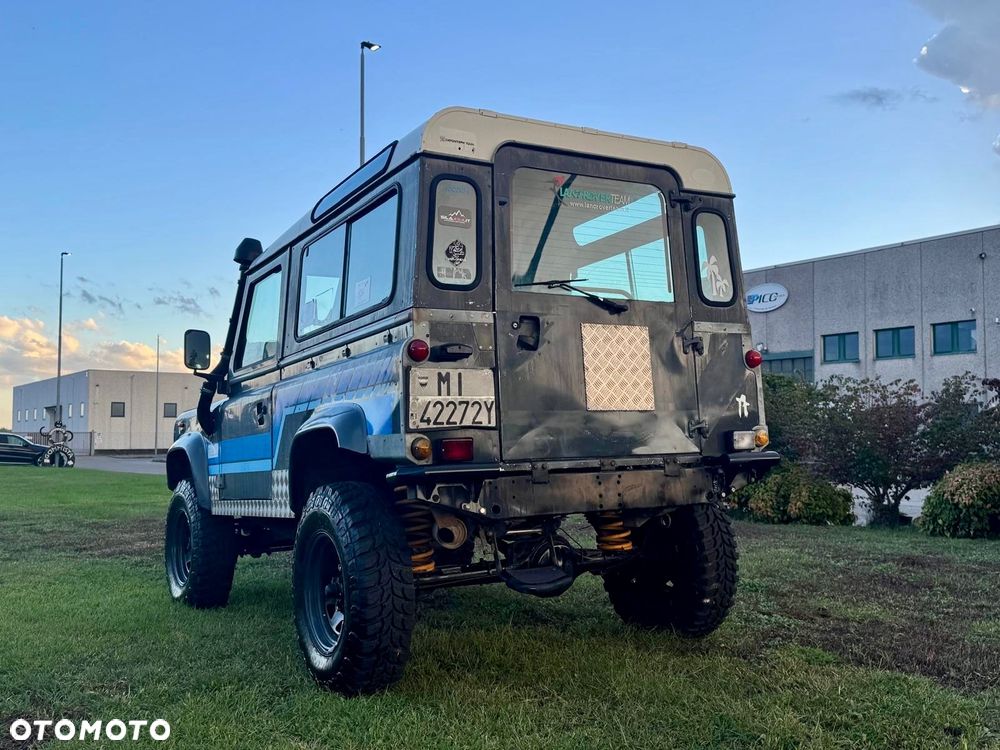 Land Rover Defender - 4