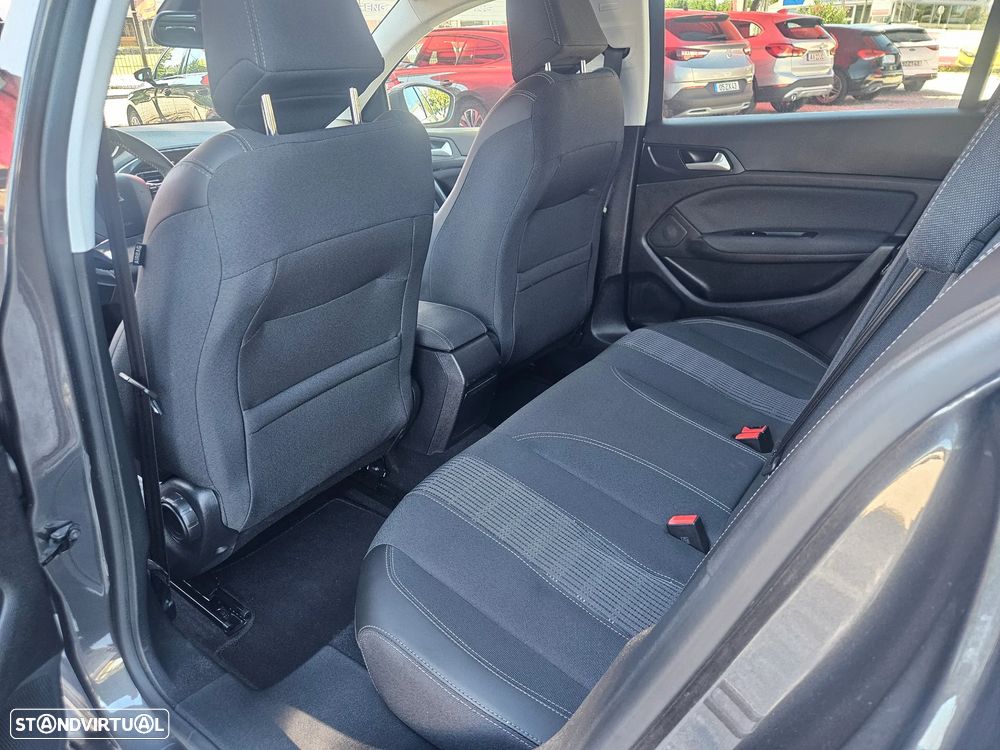 Peugeot 308 1.2 PureTech Allure Pack — fotografia 18