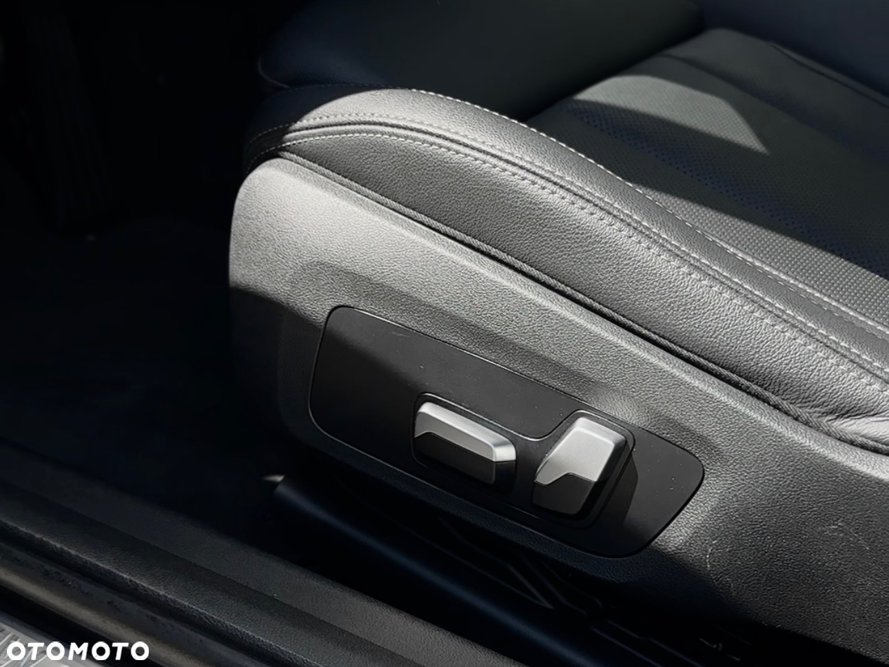BMW Seria 3 330i Sport - 23