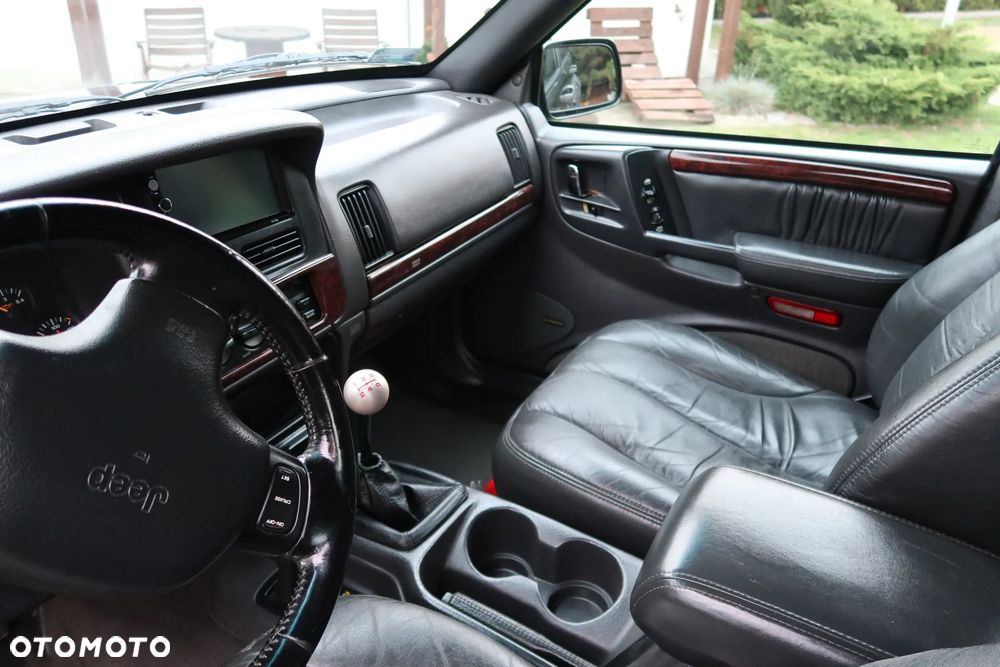 Jeep Grand Cherokee - 17