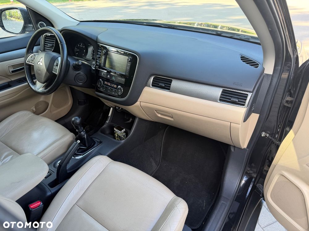 Mitsubishi Outlander 2.2 DI-D 4WD Plus - 14