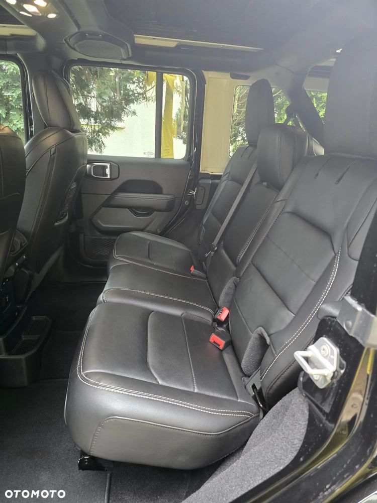 Jeep Wrangler - 12