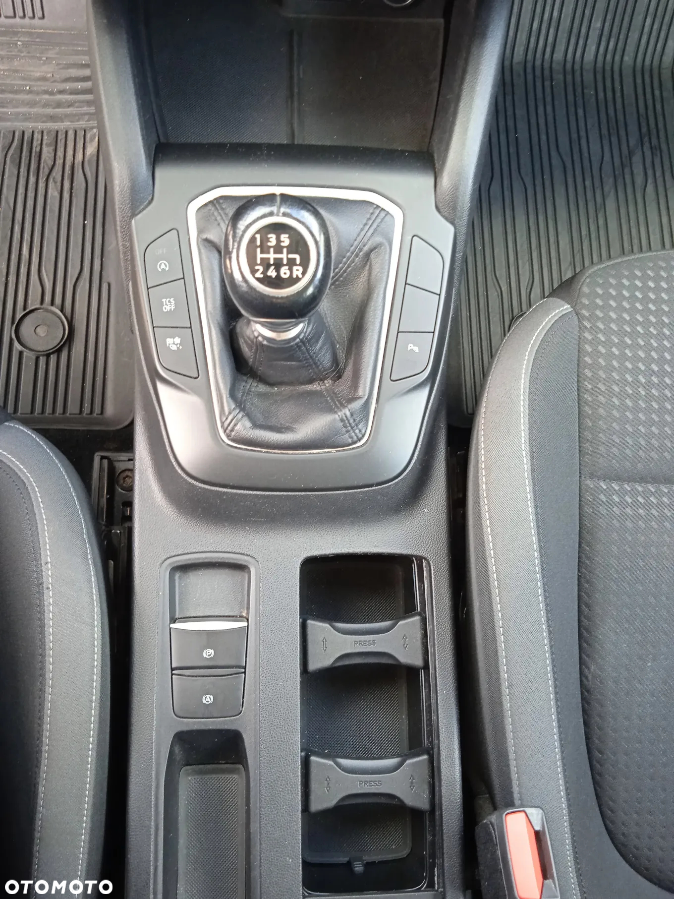 Ford Focus 1.0 EcoBoost Trend Edition - 25