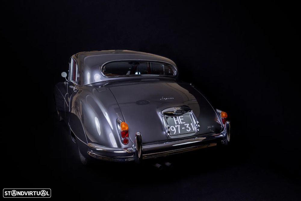Jaguar MK IX - 30