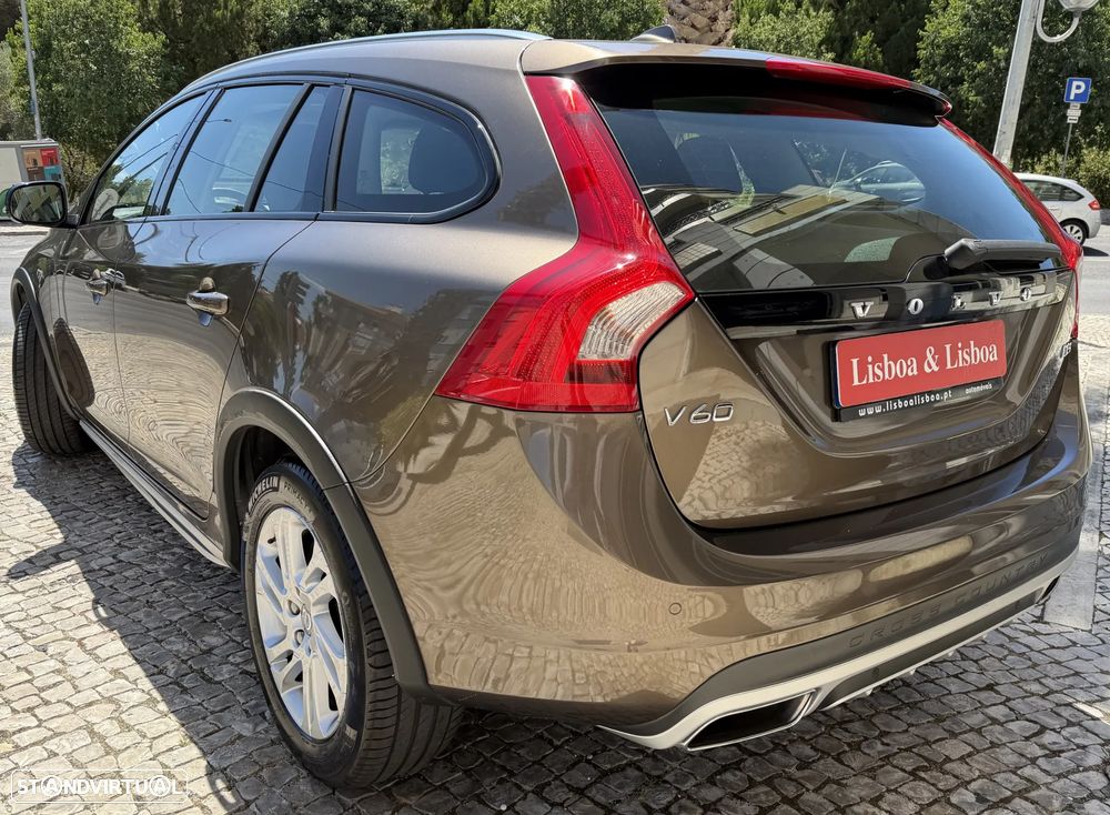 Volvo V60 2.0 D3 Momentum Geartronic - 4