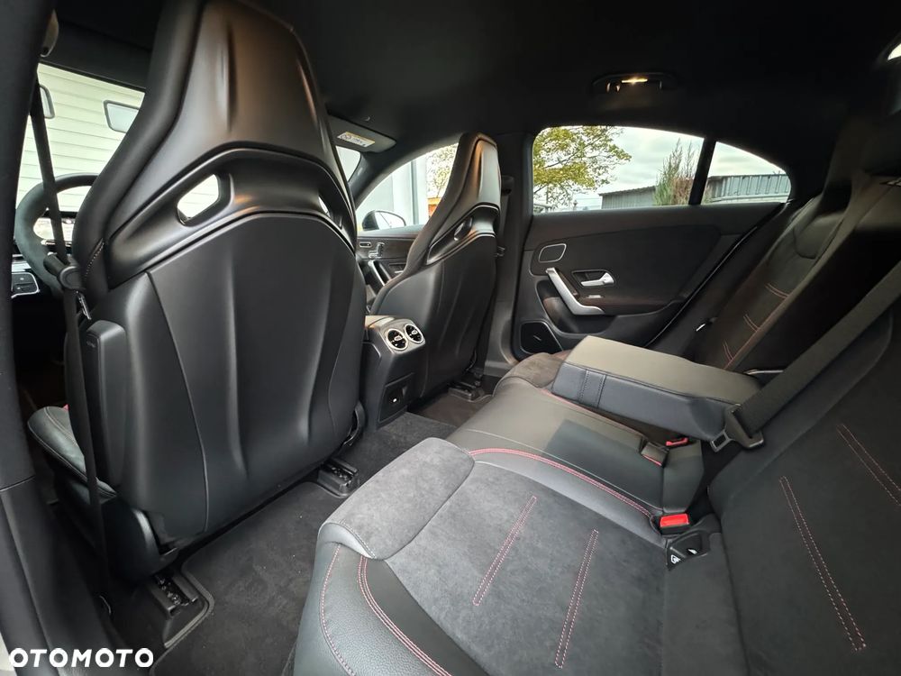 Mercedes-Benz CLA AMG 45 S 4-Matic+ 8G-DCT - 24