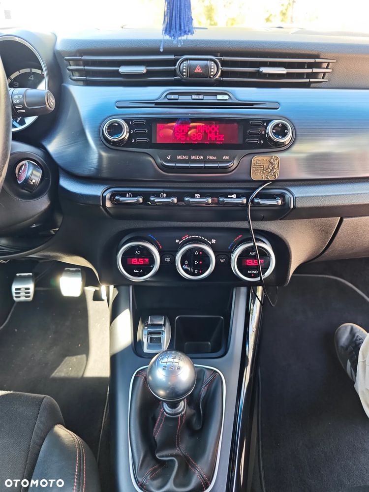 Alfa Romeo Giulietta 2.0 JTDM Distinctive - 24