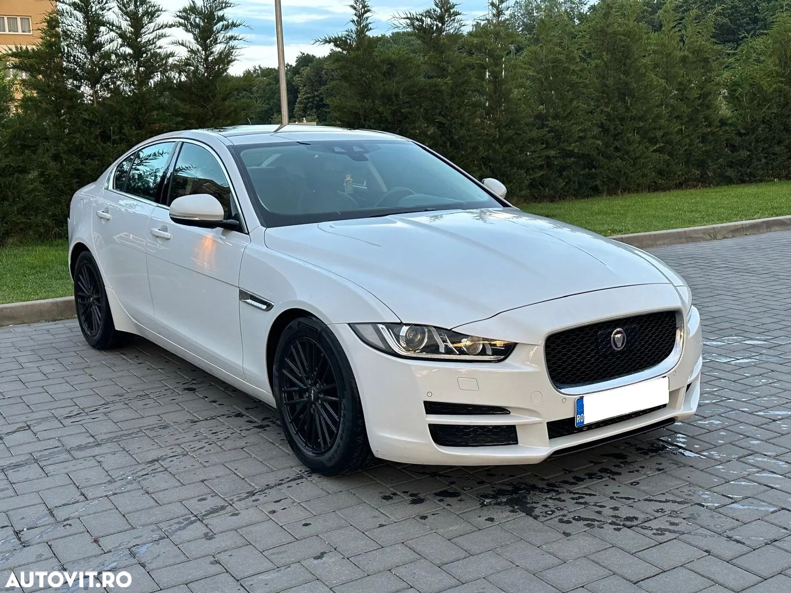 Jaguar XE 2.0 Portfolio - 1