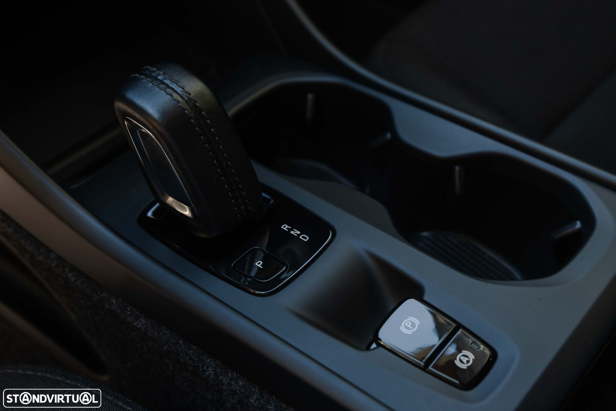 Volvo XC 40 1.5 T2 Momentum Core Geartronic - 27