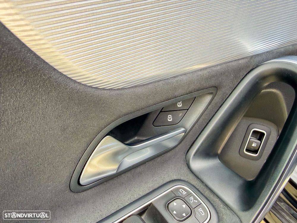 Mercedes-Benz A 250 e AMG Line - 12