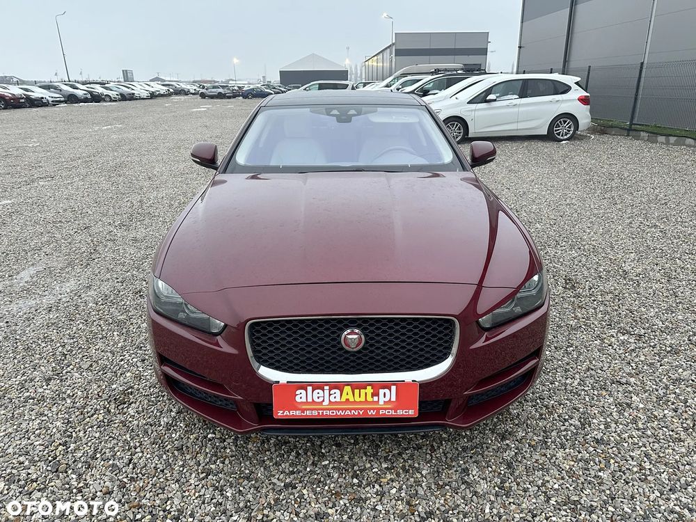Jaguar XE 20t Prestige - 10