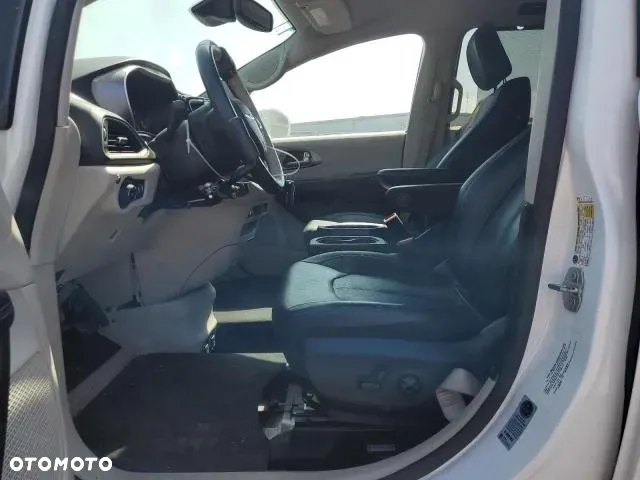 Chrysler Pacifica - 10
