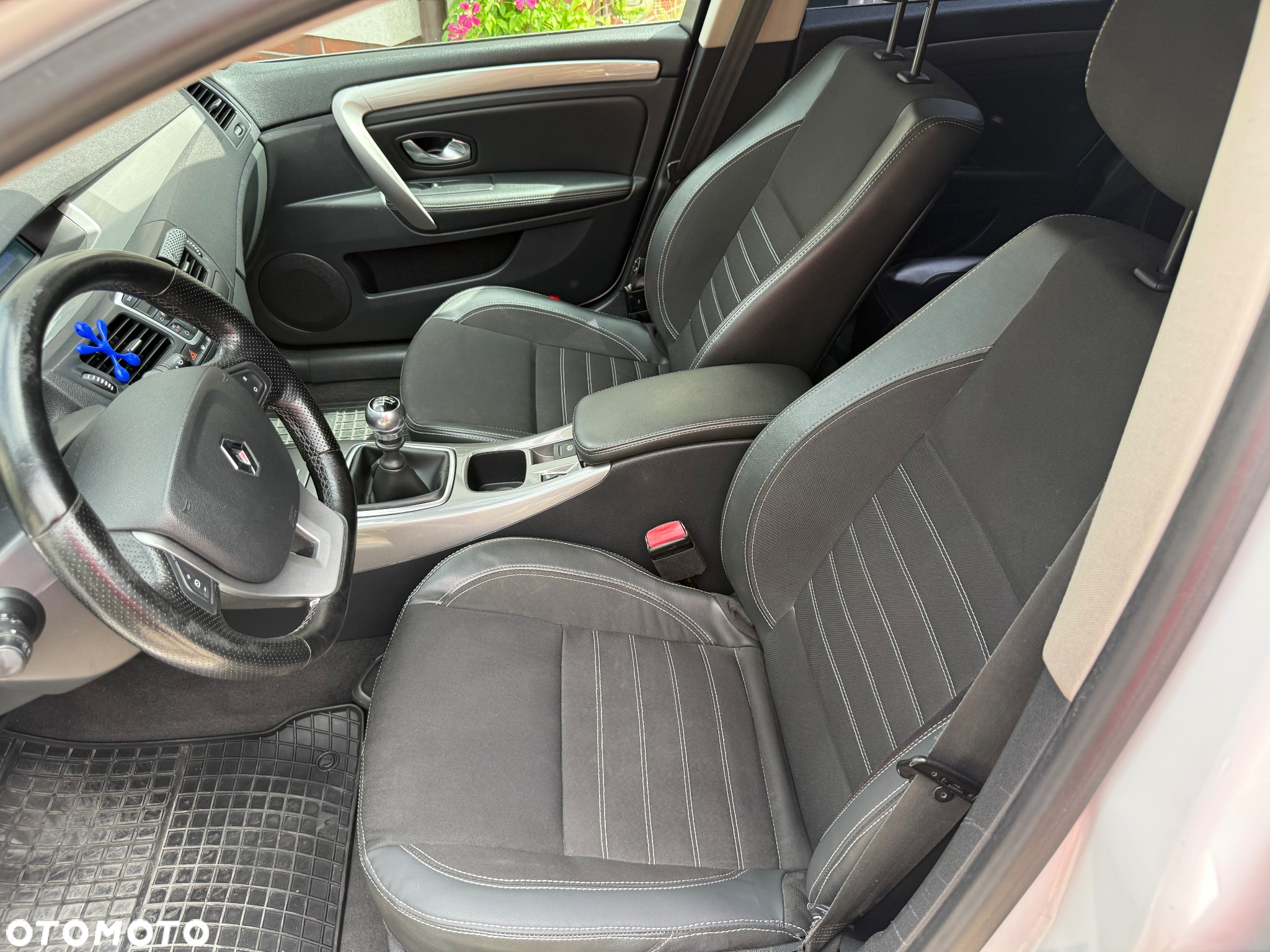 Renault Laguna 2.0 dCi Initiale - 21