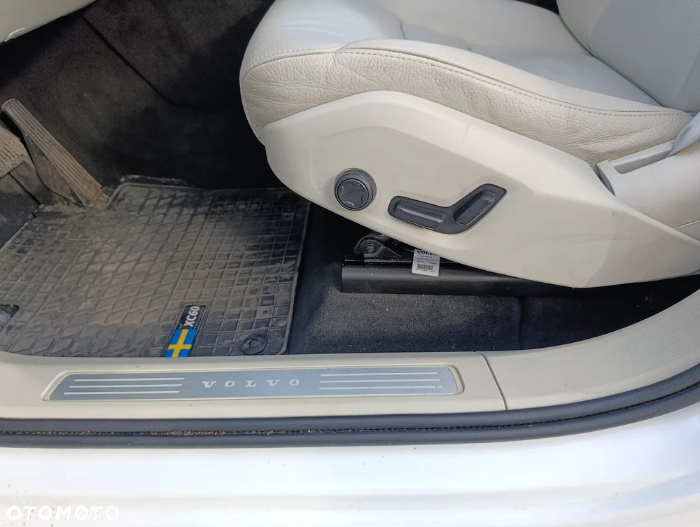 Volvo XC 60 T5 AWD Geartronic Momentum - 16