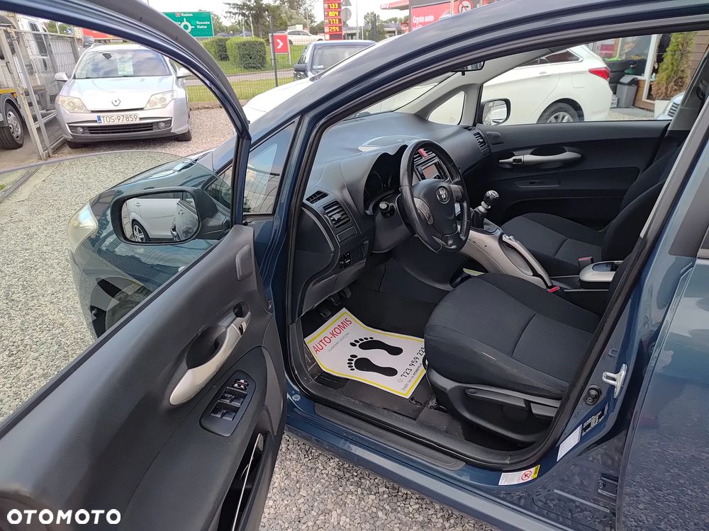 Toyota Auris 2.0 D-4D - 11