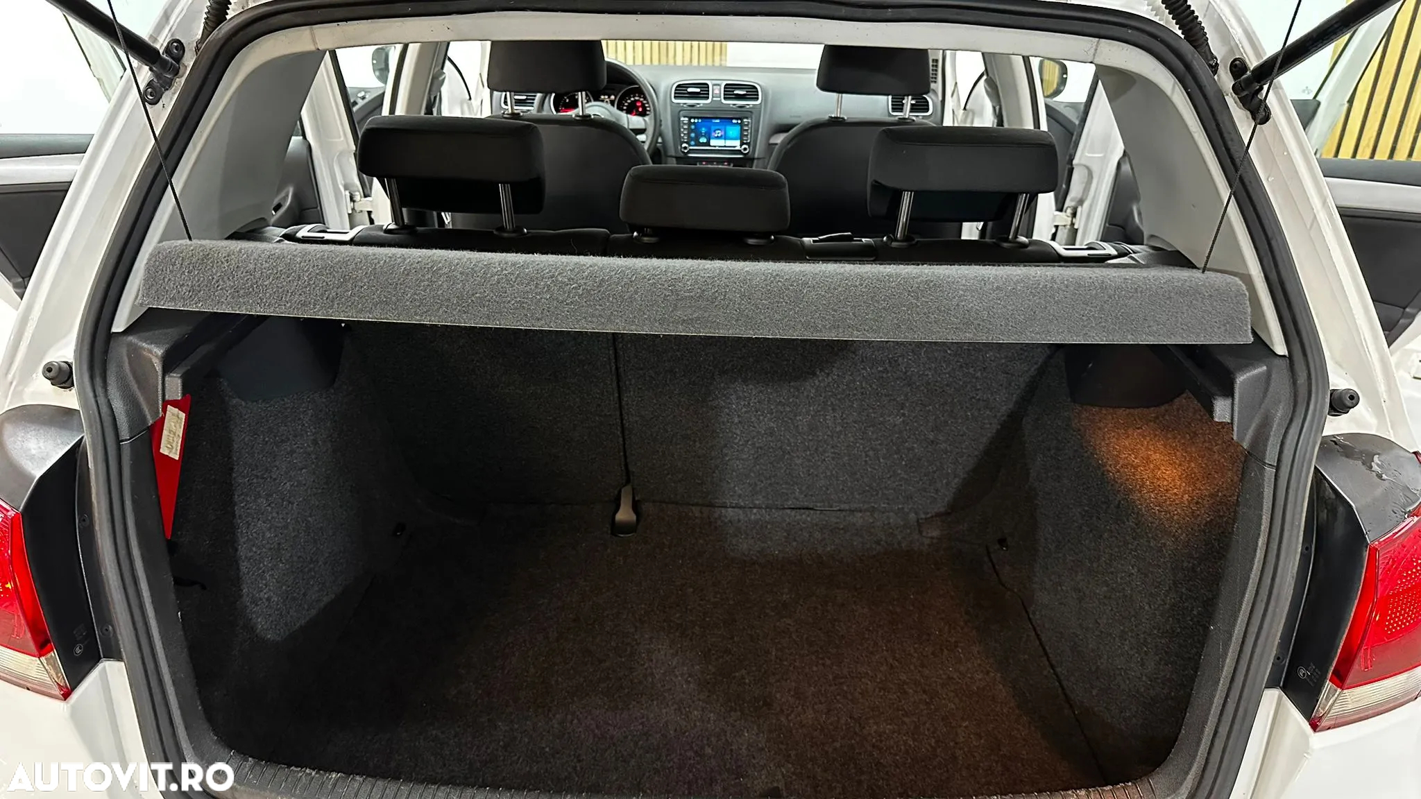 Volkswagen Golf 1.6 TDI DPF BlueMotion - 22