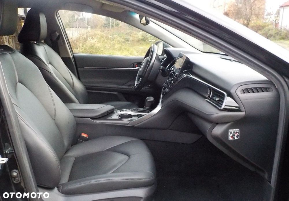 Toyota Camry - 18