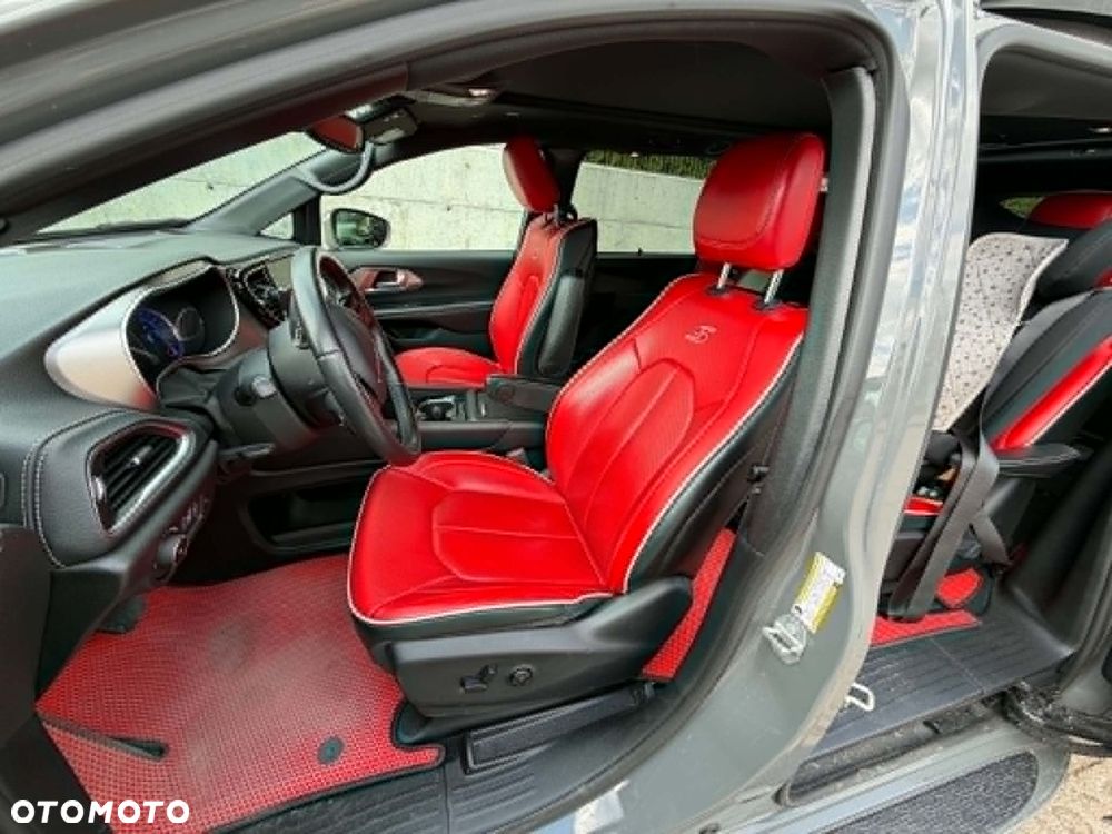 Chrysler Pacifica - 4