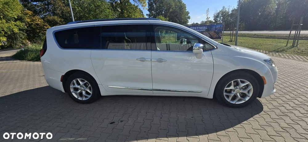 Chrysler Pacifica - 5