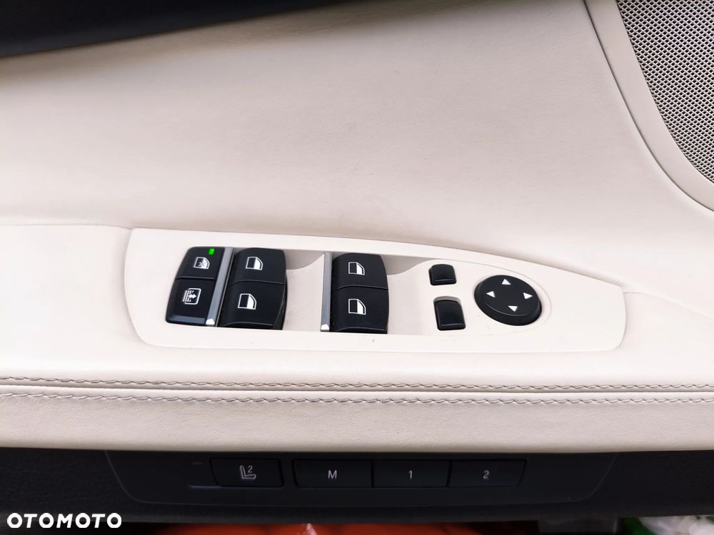 BMW Seria 7 740Li - 21