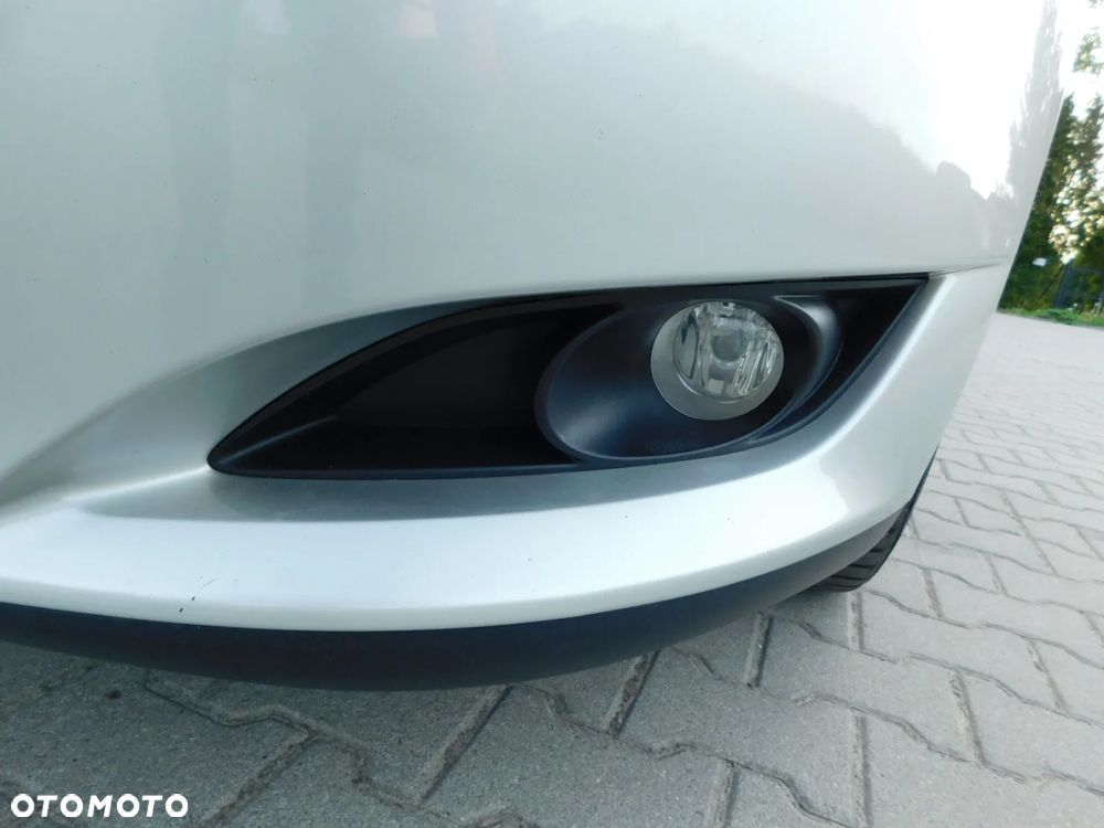 Toyota Auris 1.6 VVT-i Executive - 11