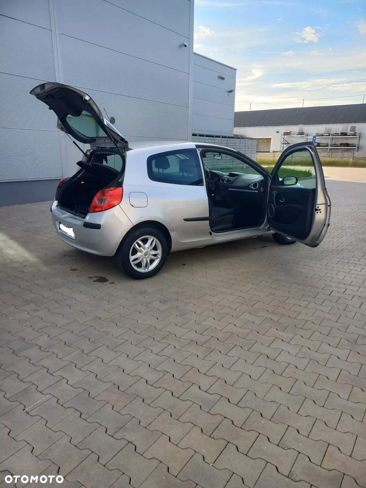 Renault Clio - 17