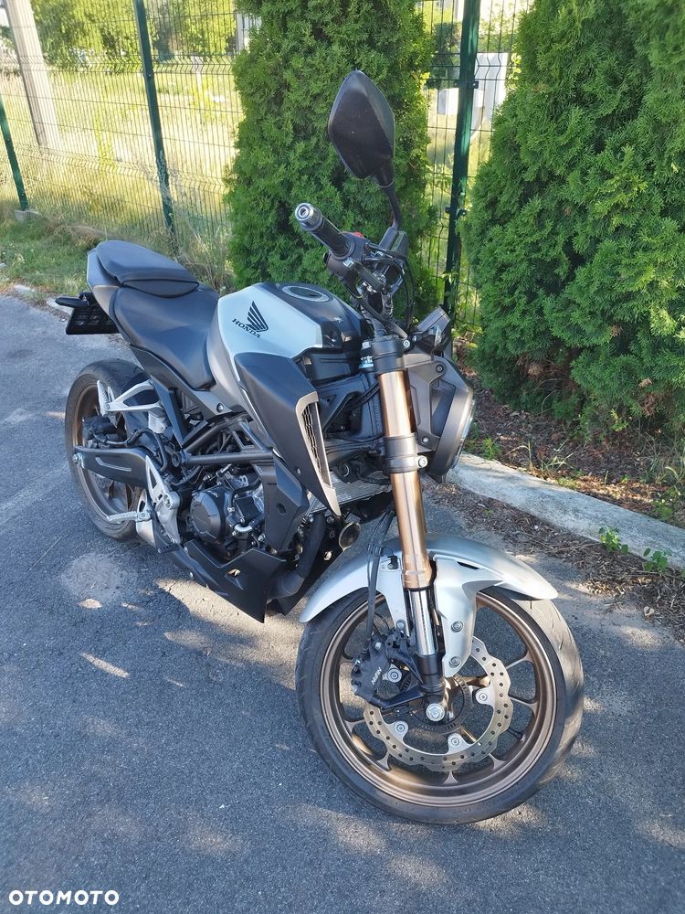 Honda CB - 12