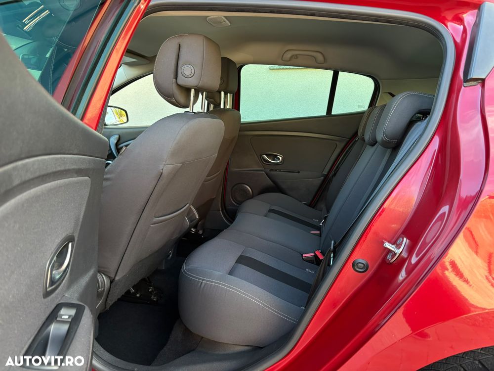 Renault Megane dCi 110 FAP EDC Paris - 10