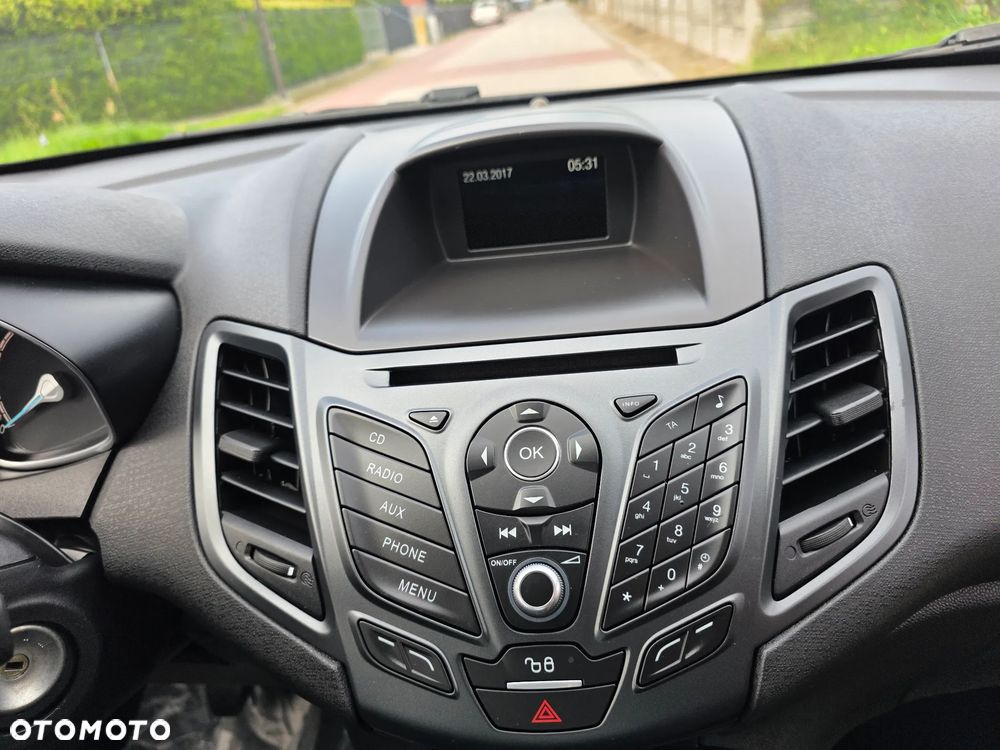 Ford Fiesta 1.0 Champions Edition - 17
