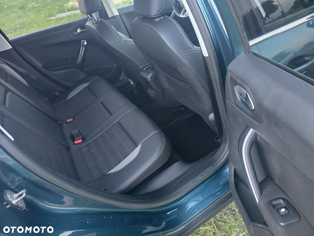 Peugeot 2008 1.5 BlueHDi Allure S&S - 11