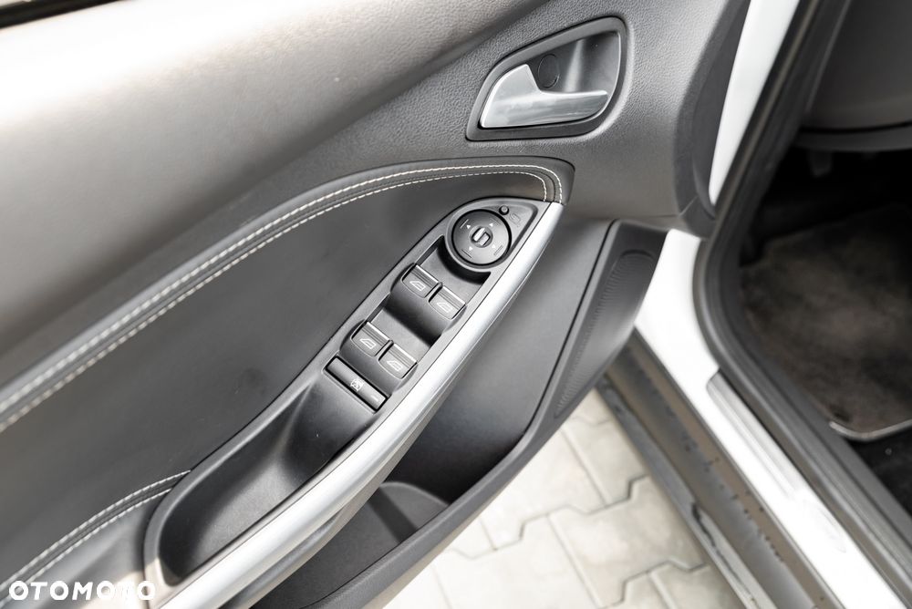 Ford Focus 1.6 EcoBoost Start-Stopp-System Titanium - 19