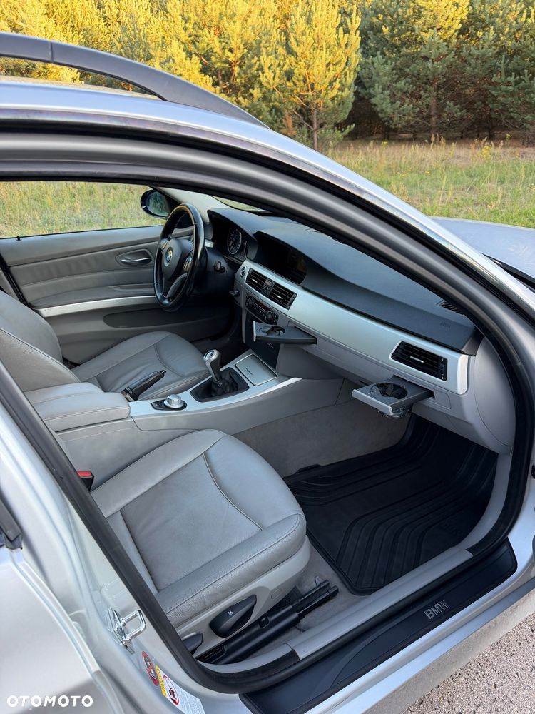 BMW Seria 3 318d - 17