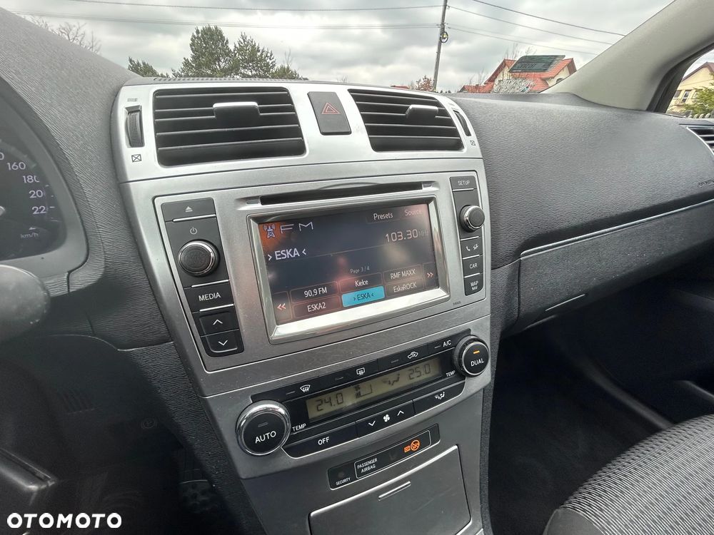 Toyota Avensis 1.8 Sol - 12