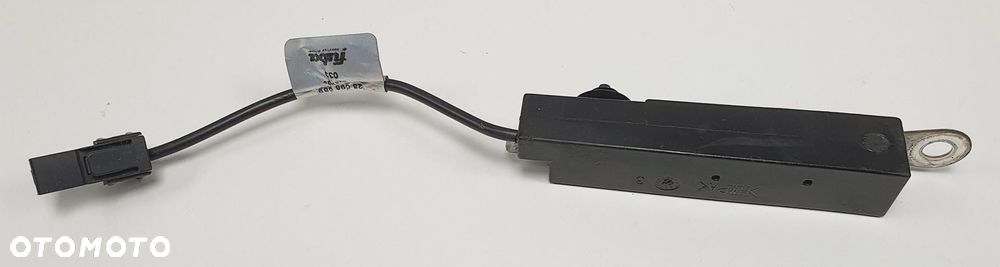 WZMACNIACZ ANTENY MERCEDES W212 W204 A2048702589 - 1