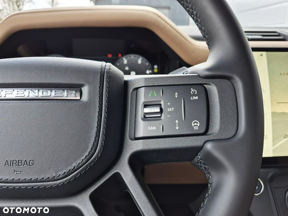 Land Rover Defender - 32