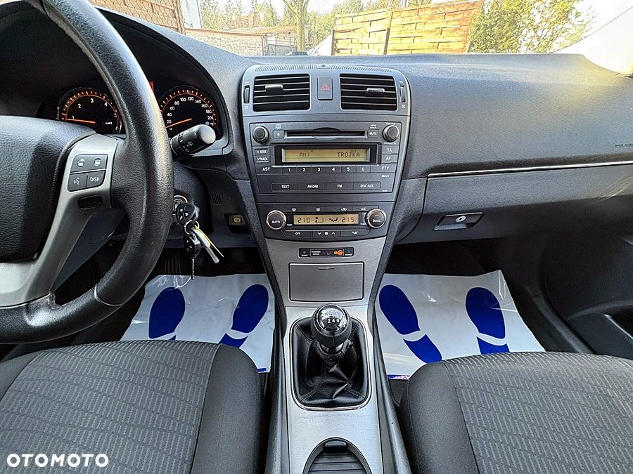 Toyota Avensis 2.0 D-4D - 30