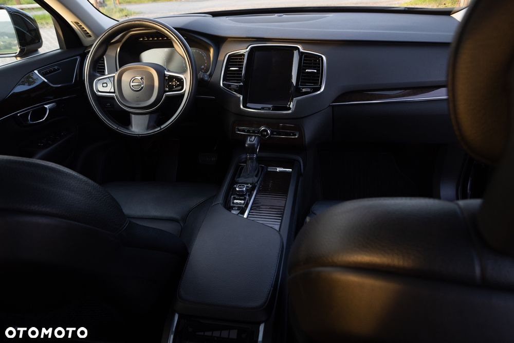 Volvo XC 90 T6 AWD Momentum 7os - 33