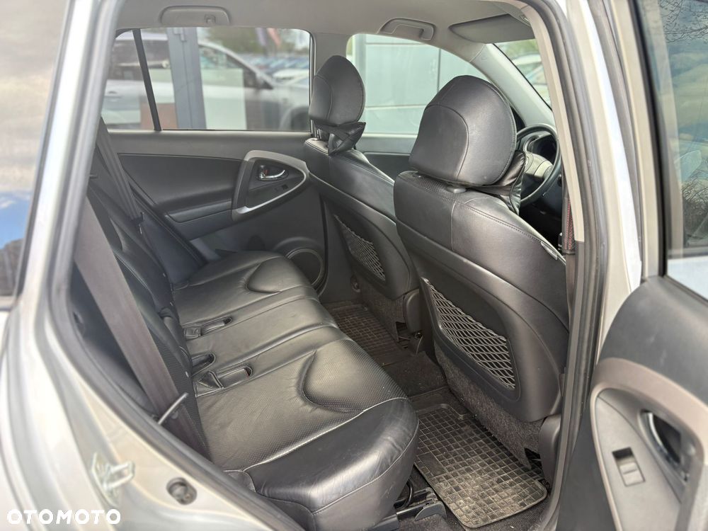 Toyota RAV4 2.2 D-4D 4x2 - 12