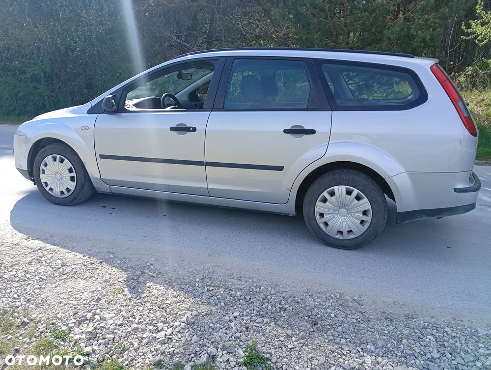 Ford Focus 2.0 Ghia - 10
