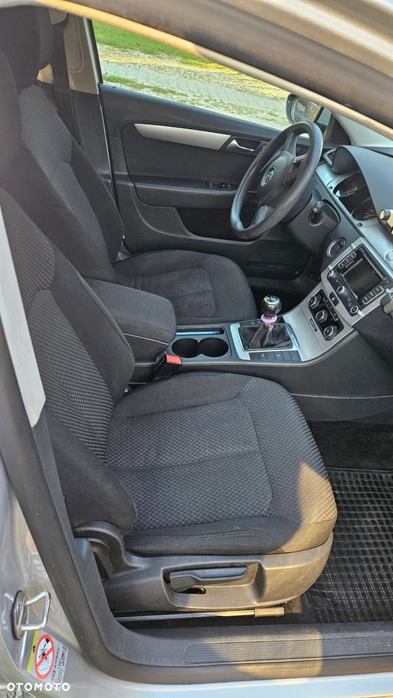 Volkswagen Passat 1.6 TDI Comfortline - 15