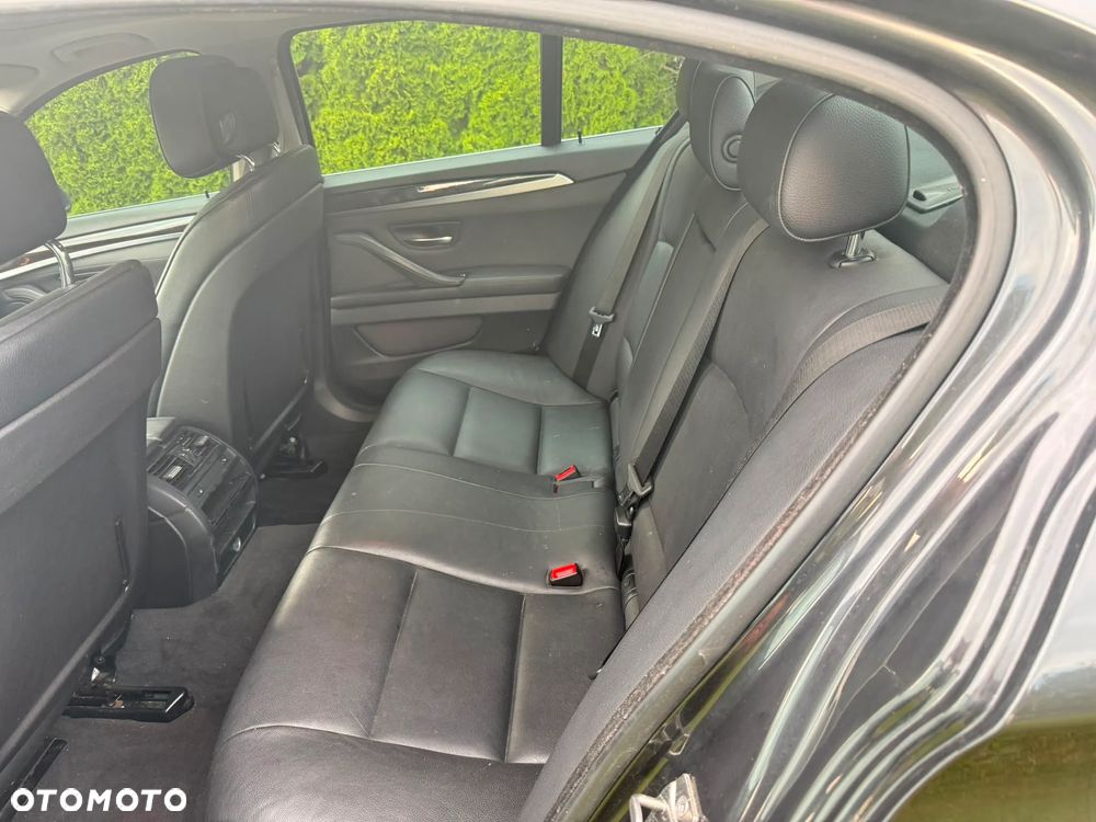 BMW Seria 5 528i xDrive - 24