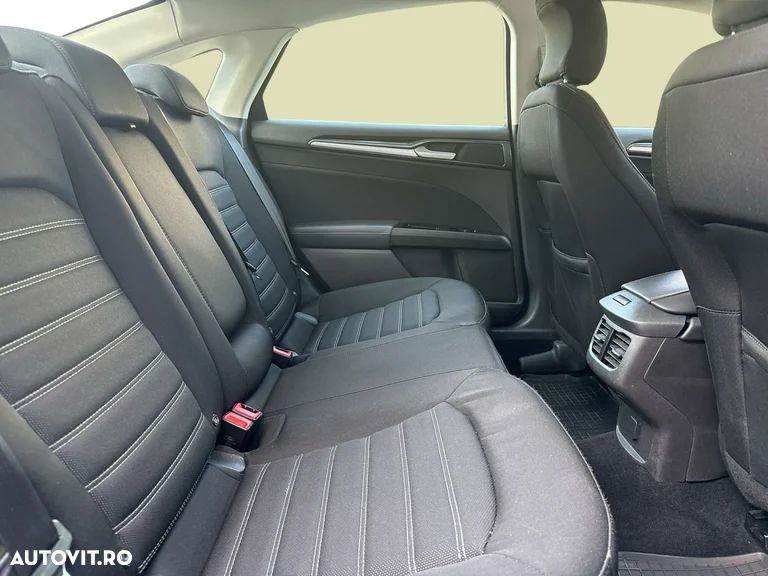 Ford Mondeo 2.0 HEV Trend - 13