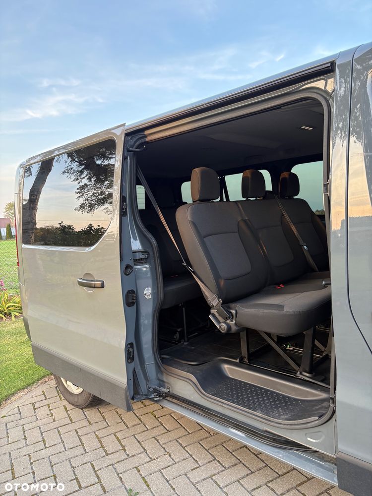 Renault Trafic 2.0 dCi - 11