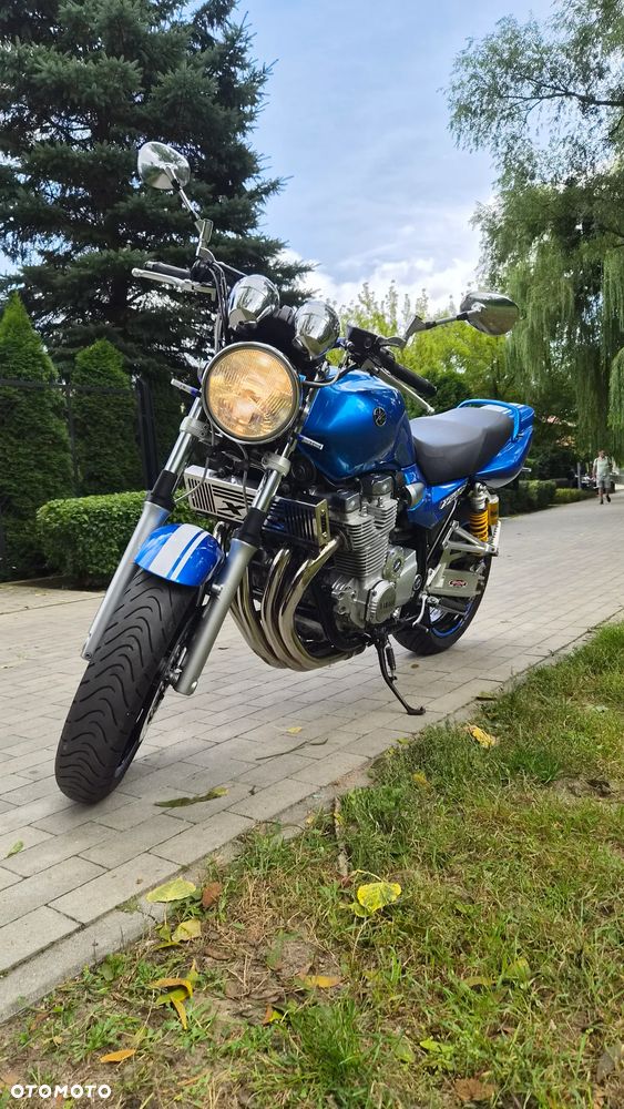 Yamaha XJR - 7