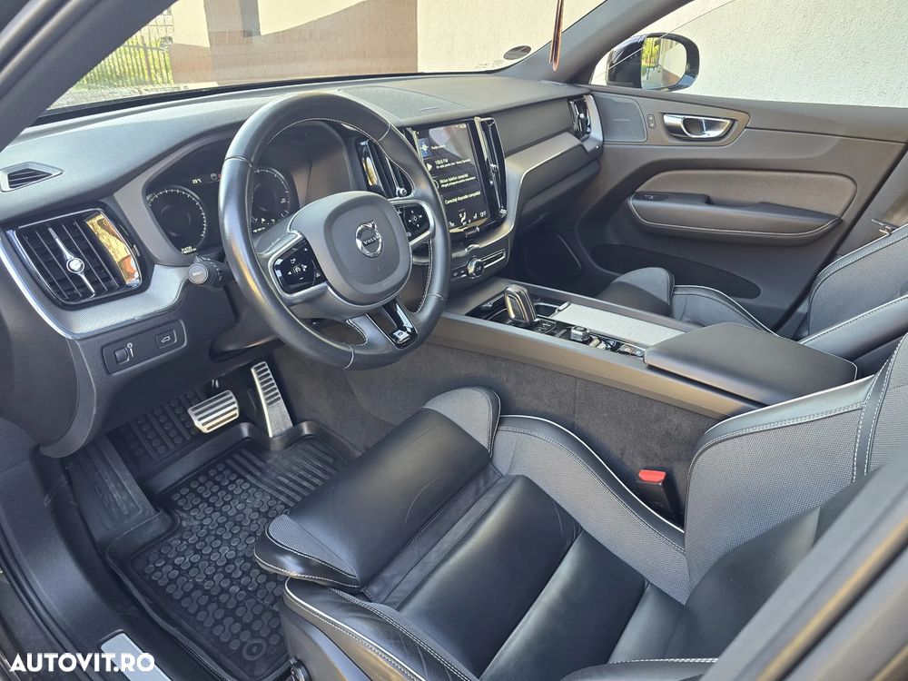 Volvo XC 60 B4 MHEV AWD R-Design - 2