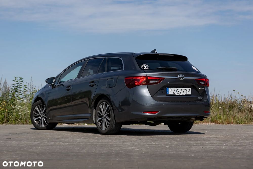 Toyota Avensis 2.0 D-4D Premium - 4